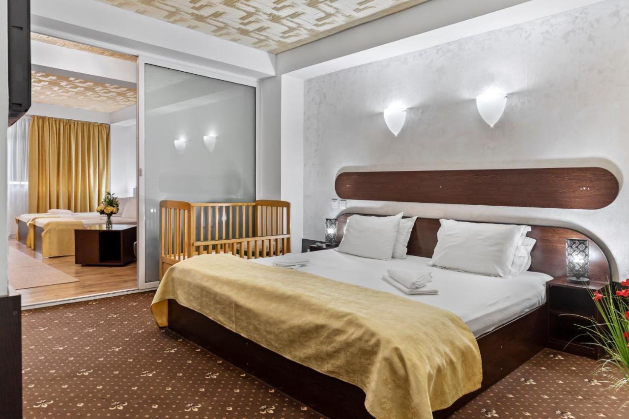 Hotel Charter オトペニ エクステリア 写真