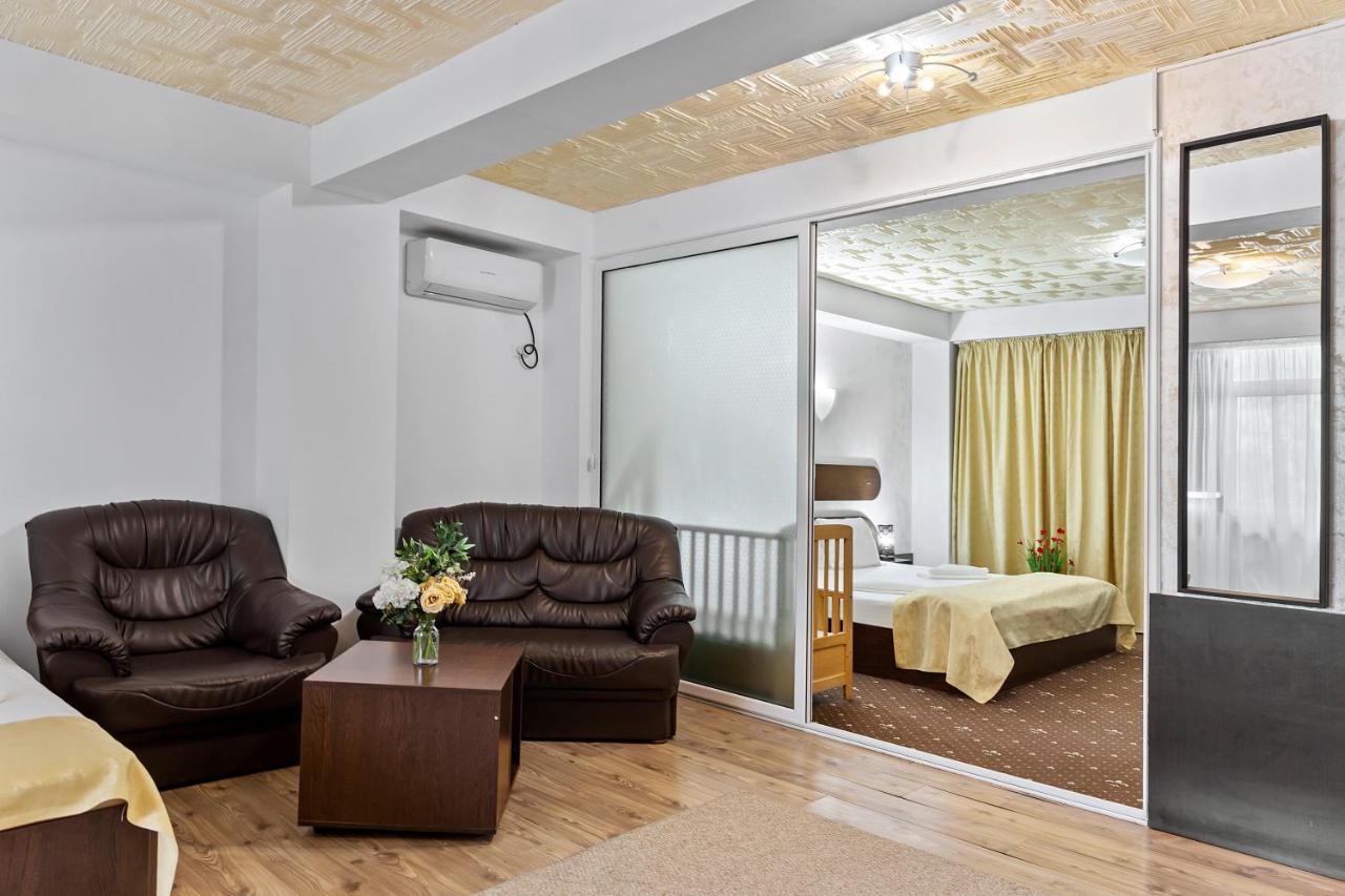 Hotel Charter オトペニ エクステリア 写真
