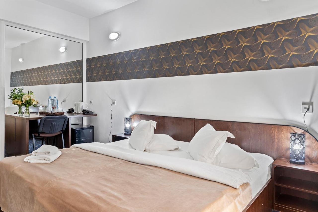 Hotel Charter オトペニ エクステリア 写真