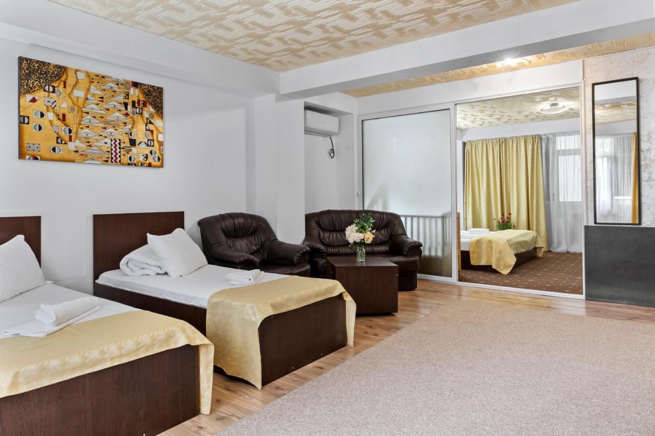 Hotel Charter オトペニ エクステリア 写真