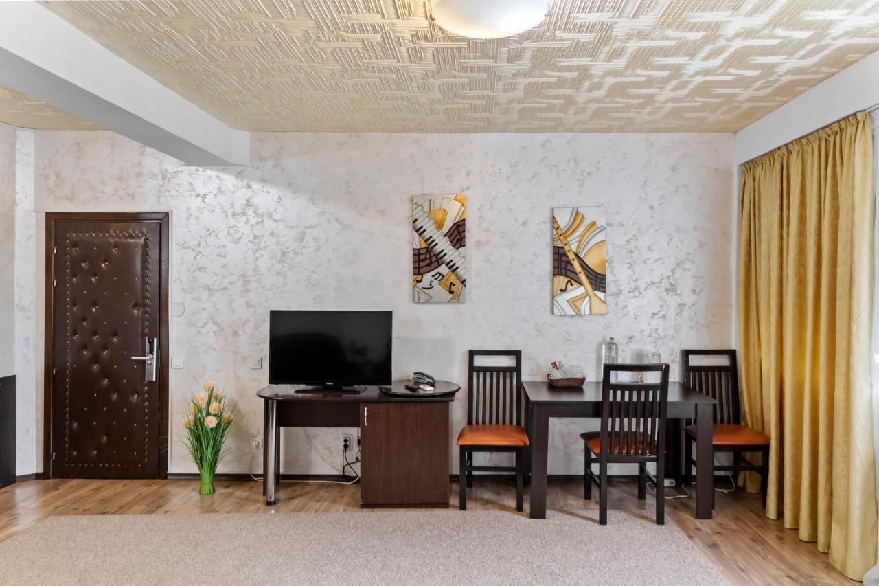 Hotel Charter オトペニ エクステリア 写真
