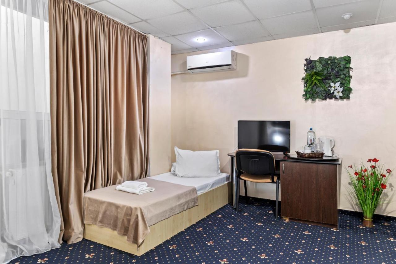 Hotel Charter オトペニ エクステリア 写真
