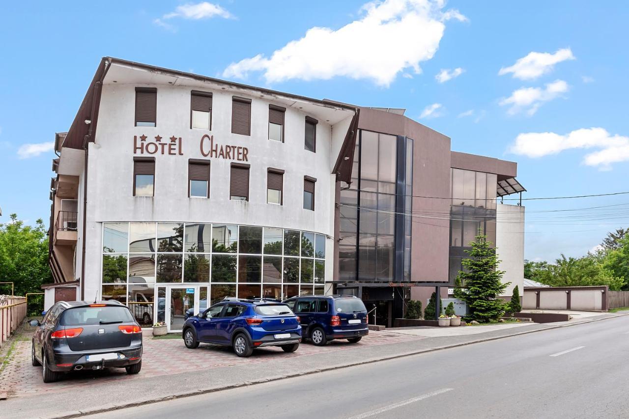 Hotel Charter オトペニ エクステリア 写真