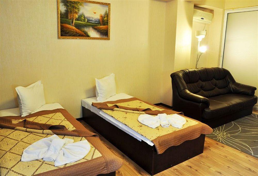Hotel Charter オトペニ エクステリア 写真