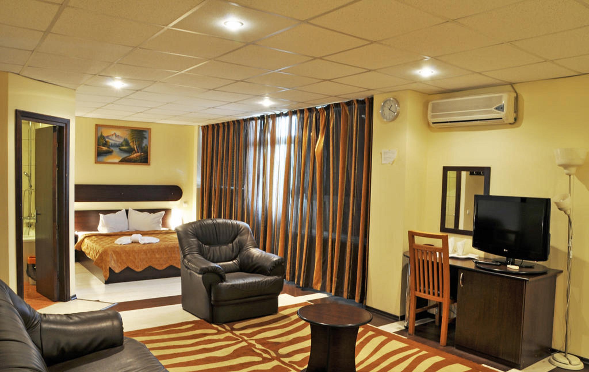 Hotel Charter オトペニ エクステリア 写真