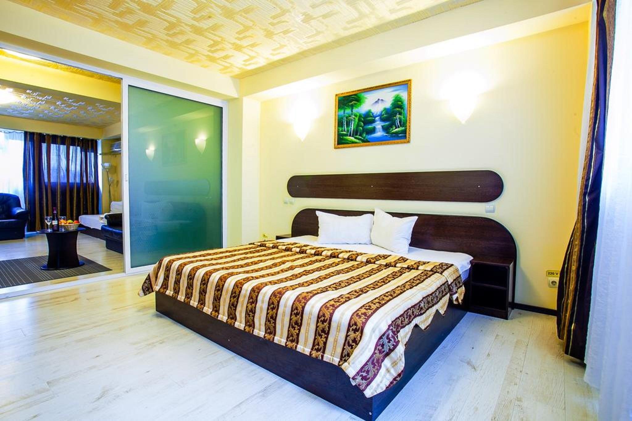Hotel Charter オトペニ エクステリア 写真